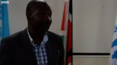 Xoghayaha joogsada ee laanta socdaalka Kenya Gordon Kilahangwa.