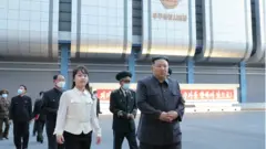 김정은 북한 중앙노동당 총비서가 18일 국가우주개발국을 현지지도했다. 딸 김주애도 동행했다