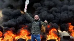 متظاهر لبناني