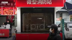 중국에서 버려진 코로나19 검사 부스, 도서관과 소방서로 재탄생