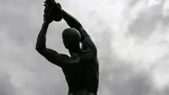 ماذا لو عاد الرياضيون الأولمبيون إلى المنافسات عراة؟