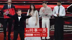 （左至右）意大利聖雷莫市長阿爾貝托·比安切裏（Alberto Biancheri）與意大利歌手Gianni Morandi、Elisa、Blanco與Mahmood出席第72屆聖莫雷節（5/2/2022）