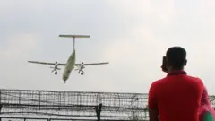 ঢাকার বিমানবন্দরের নিরাপত্তা নিয়ে একাধিকবার প্রশ্ন উঠেছে