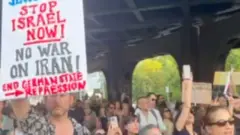 تجمع ضد جنگ اسرائیل و ایران در برلین