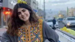 سپیده قلیان لحظاتی پس از آزادی از زندان اوین در ۲۵ اسفند سال گذشته