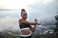 Une femme faisant du sport