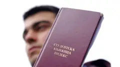 Studenti drži indeks