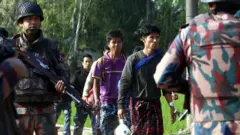 পালিয়ে আসা মিয়ানমারের বর্ডার গার্ড পুলিশ