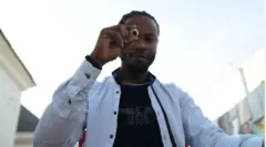 Aworan Idris Gbadamasi to mu oju inike dani