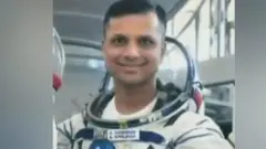 ககன்யான்: சென்னையில் பிறந்து, விண்வெளிக்குச் செல்லும் வீரர்