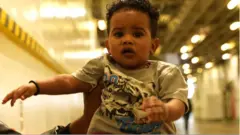 శరణార్థులకు, వలసదారులకు నివాసంగా మారిన ఓడ