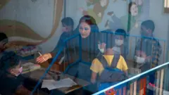 یک مدرسه پناهندگان افغان در تهران