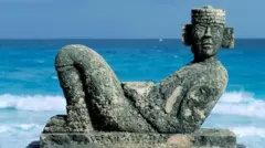Une sculpture  de Chac Mool 