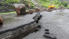 File foto show signs of earhtquake