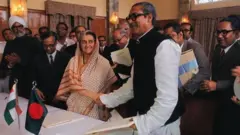 इंदिरा गांधी और शेख़ मुजीबुर रहमान ने 1972 में मैत्री समझौते पर हस्ताक्षर किए थे