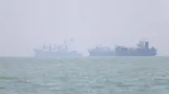 کشتیها در تنگه هرمز