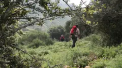 காட்டு வாழ்க்கையை வாழ முயன்ற சகோதரிகள் - தாக்குப்பிடிக்க முடியாமல் இறந்துபோன சோகம்