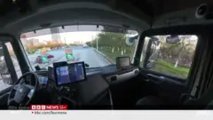 တရုတ်ပြည်မှာ မောင်းသူမဲ့ ကုန်တင်ကားများ စမ်းသပ်