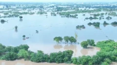 ખેડા, સાબરમતી ખેડા જિલ્લાનાં ગામડાંમાં સાબરમતીનાં પાણી ફરી વળ્યાં, ત્રણનો હેલિકૉપ્ટરથી બચાવ - ન્યૂઝ અપડેટ ગુજરાત ચોમાસું વરસાદ પૂર રેલ ખેતી ખેતર પાક ખેડૂત ગુજરાતી બીબીસી ગુજરાતી ન્યૂઝ અપડેડ