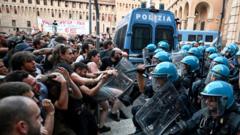В Италии в беспорядках после смерти иммигранта из Марокко пострадали десятки полицейских