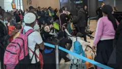 Mu kwezi guheze, amasanamu y'abarundi baheze ku kibuga c'indege muri Turkiya basabwa Visa zo kubandanya muri Serbia zarakwiriye ku mbuga hwaniro