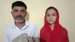 दहावीत प्रथम क्रमांक पटकावणारी अरनाझबानू आणि तिचे वडील सनेवर खान