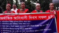 কয়েক বছর আগে আদিবাসী দিবসে ঢাকায় র্যালি।
