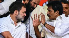 રાહુલ ગાંધી સાથે કે સી વેણુગોપાલ