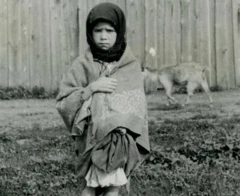 Un niño ucraniano sufre desnutrición durante el Holodomor de 1932-1933