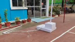 পতাকা স্টান্ড ভাঙা ও বাংলাদেশের পতাকা ছিঁড়ে ফেলার ঘটনাও ঘটেছে