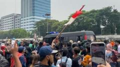 demo-25-agustus-di-depan-gedung-dpr-ricuh