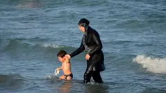 叙利亚政府规定女性在公共海滩必须穿布基尼