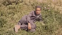 میوند بنایی 14 سال کی عمر میں پناہ گزین کیمپ کے باہر