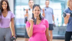 महिलाओं के लिए वज़न कम करना कितना मुश्किल