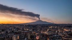 'Yanlış yerde olan Etna Yanardağı değil, havaalanı' haber görseli