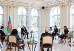 İlham Əliyev: Azərbaycan dili “damcı-damcı əldən gedər”