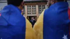 Los manifestantes muestran su apoyo a la detención de Nicolás Maduro frente a un tribunal federal donde el expresidente venezolano se presenta ante la corte el 26 de marzo de 2026 en la ciudad de Nueva York. Nicolás Maduro y su esposa Cilia Flores fueron capturados por fuerzas militares de EE. UU. en Venezuela y enfrentan cargos de narco-terrorismo, tráfico de cocaína y armas. (Foto de Spencer Platt/Getty Images)