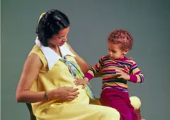 Nwaanyị dị ime na nwa ya