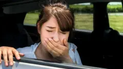 பயண நேரத்தில் அதிகமாக குமட்டல், வாந்தி ஏற்படுகிறதா ? காரணம் இதுதான்!