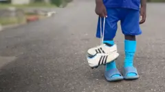 Ụmụaka na-agabiga mmetọ n'aka ndị na-akụzi ha.