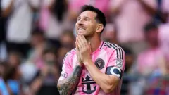 Лионель Месси № 10 клуба «Интер Майами» во время матча MLS между «Интер Майами» и «Портленд Тимберс» на стадионе Nu Stadium 17 мая 2026 года в Майами, штат Флорида