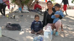 সীমান্তে সন্তানদের নিয়ে অপেক্ষায় মিলেক্সি গোমেজ