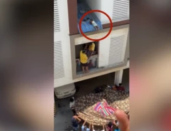 शेड पर अटका बच्चा 