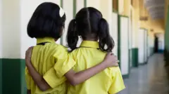 Ijoollee dubaraa wal-hammatanii jiran