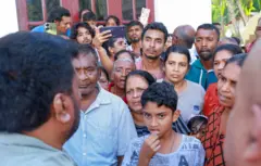 රුපියල් බිලියන 500ක අතුරු අයවැයක් රජය අද (දෙසැම්බර් 18 වැනිද) පාර්ලිමේන්තුවට ඉදිරිපත් කිරීමට නියමිතව තිබේ.
කම්කරු අමාත්‍ය හා මුදල් හා ක්‍රම සම්පාදන නියෝජ්‍ය අමාත්‍ය අචාර්ය අනිල් ජයන්ත පැවසුවේ, කරුණු තුනක් මුල් කර ගනිමින් එම අතුරු අයවැය පාර්ලිමේන්තුවට ඉදිරිපත් කරන බවයි.
