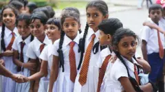 ශ්‍රී ලංකාවේ පාසල් විවිධ කරුණු පදනම් කර ගනිමින් විවිධ බෙදීම්වලට ලක් කර තිබේ.