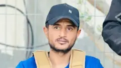 Ясир Абу Шабаб жанубий Рафаҳ шаҳри яқинида ўнлаб жангчилари бўлган "Халқ кучлари" гуруҳига раҳбарлик қилган.