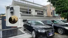 Polisi ya leta ya Uttar Pradesh mu Buhinde yerekanye inzu uyu mugabo yakoreragamo n'imodoka yakoreshaga