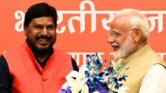 రాందాస్ అఠౌలే, మోదీ 