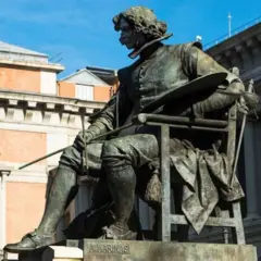 Estatua de Velázquez em uma das entradas do Museu do Prado